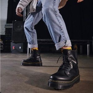 Dr. Martens - US size 9 women’s - smooth leather platform ankle boot